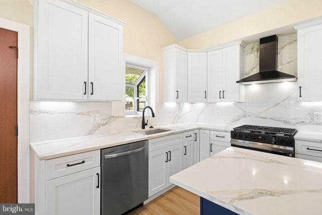 818 CHESTERTON RD, Fairless Hills, PA 19030