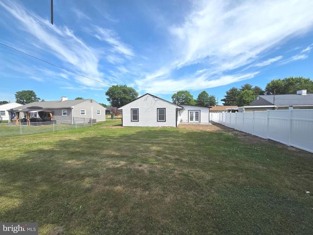 818 CHESTERTON RD, Fairless Hills, PA 19030