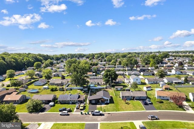 818 CHESTERTON RD, Fairless Hills, PA 19030