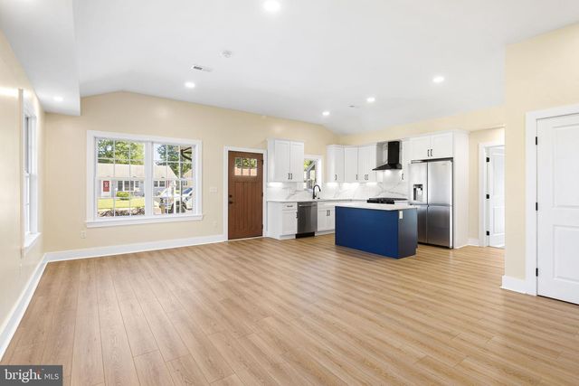 818 CHESTERTON RD, Fairless Hills, PA 19030