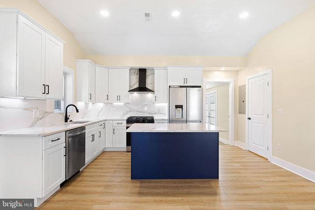 818 CHESTERTON RD, Fairless Hills, PA 19030