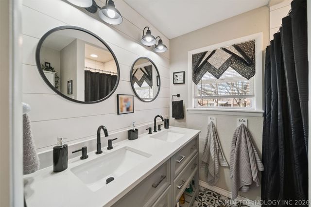 1501 N Fox Street, Chouteau, OK 74337