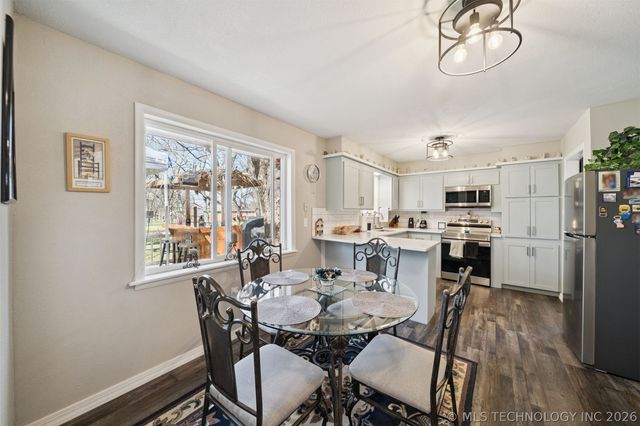 1501 N Fox Street, Chouteau, OK 74337