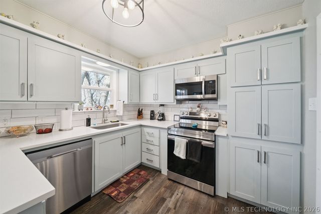 1501 N Fox Street, Chouteau, OK 74337