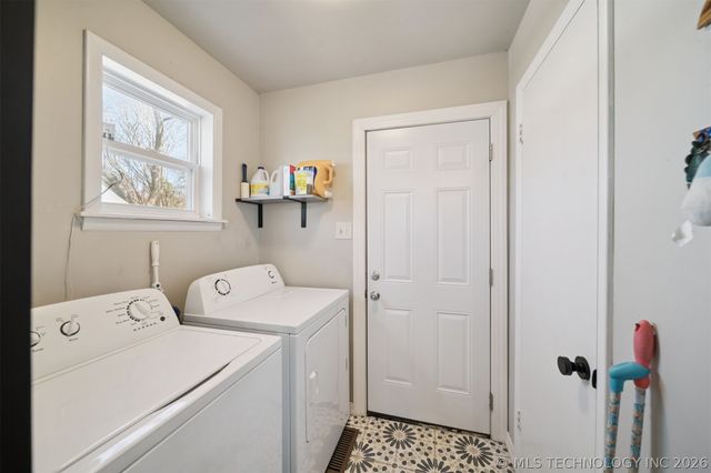 1501 N Fox Street, Chouteau, OK 74337