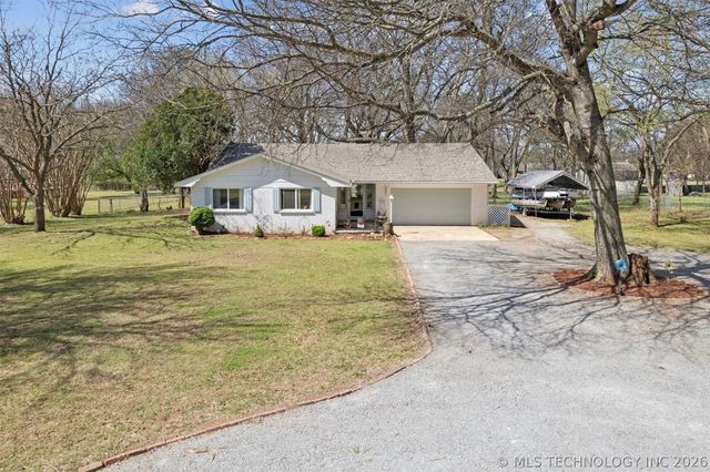 1501 N Fox Street, Chouteau, OK 74337