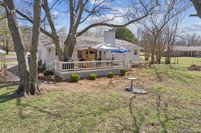 1501 N Fox Street, Chouteau, OK 74337