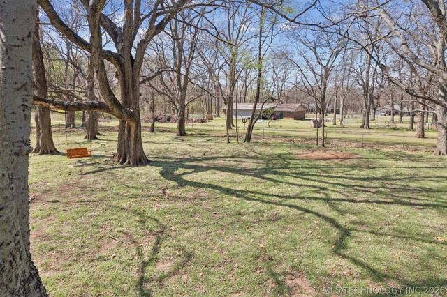 1501 N Fox Street, Chouteau, OK 74337