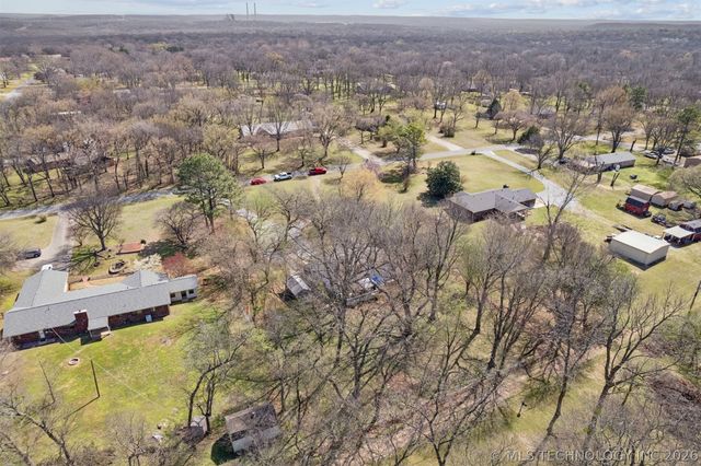 1501 N Fox Street, Chouteau, OK 74337