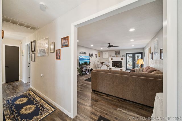 1501 N Fox Street, Chouteau, OK 74337