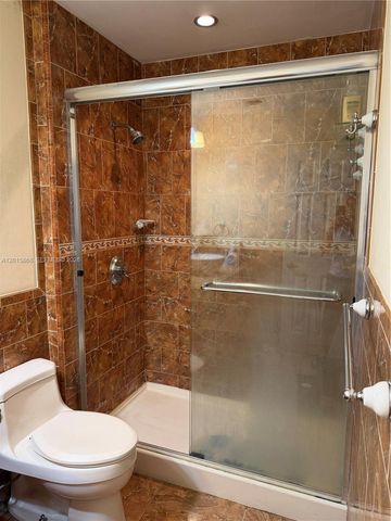 6904 NW 169th St 145F, Hialeah, FL 33015