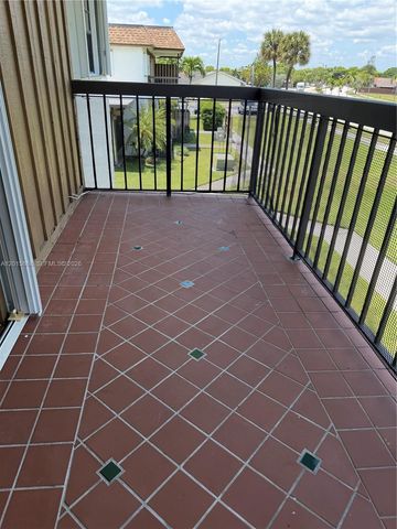 6904 NW 169th St 145F, Hialeah, FL 33015