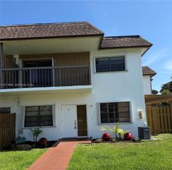 6904 NW 169th St 145F, Hialeah, FL 33015