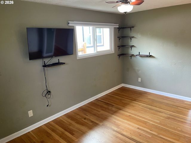 1175 Donna Ave Ne, Salem, OR 97301