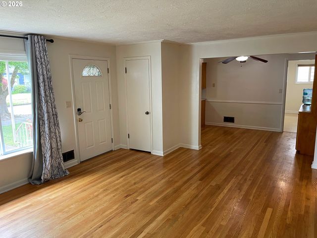 1175 Donna Ave Ne, Salem, OR 97301