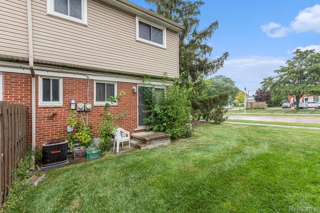 8210 Hettenberger, Warren, MI 48093