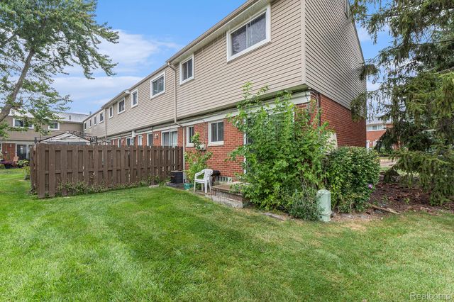 8210 Hettenberger, Warren, MI 48093