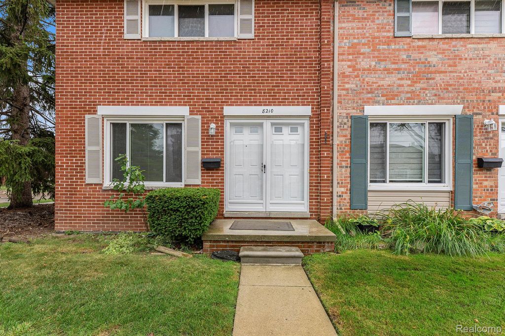 8210 Hettenberger, Warren, MI 48093