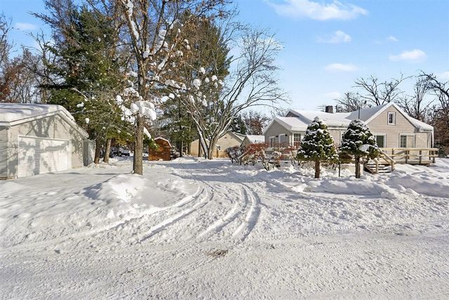 6946 S Lakeview Avenue, Idlewild, MI 49642