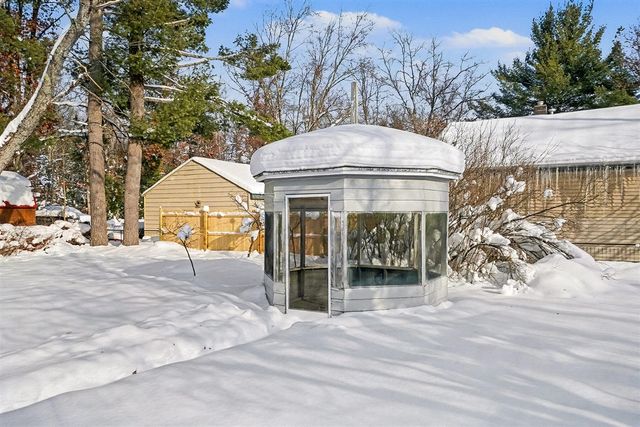 6946 S Lakeview Avenue, Idlewild, MI 49642