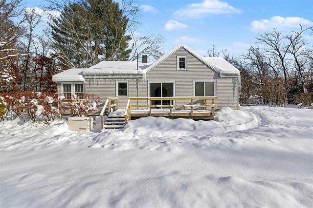 6946 S Lakeview Avenue, Idlewild, MI 49642