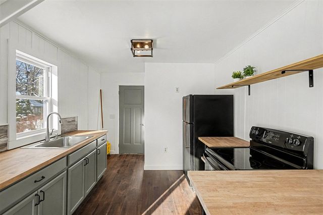 6946 S Lakeview Avenue, Idlewild, MI 49642