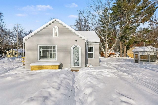 6946 S Lakeview Avenue, Idlewild, MI 49642