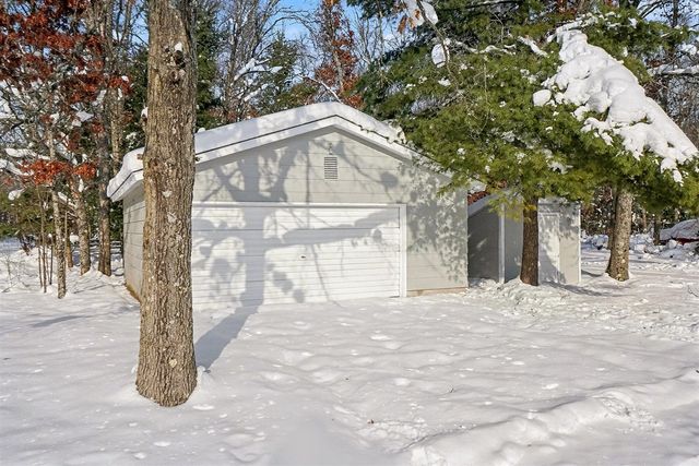6946 S Lakeview Avenue, Idlewild, MI 49642