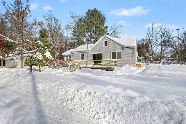 6946 S Lakeview Avenue, Idlewild, MI 49642