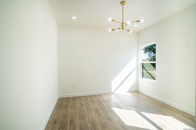 169 Pine Valley Dr, La Vernia, TX 78121