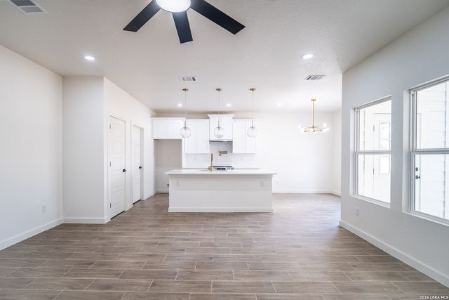 169 Pine Valley Dr, La Vernia, TX 78121