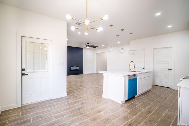 169 Pine Valley Dr, La Vernia, TX 78121