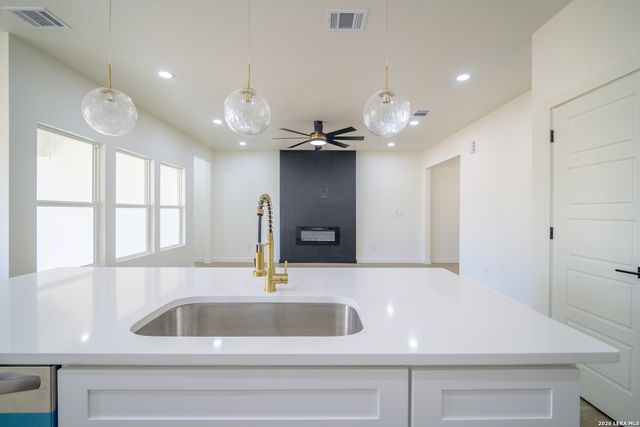169 Pine Valley Dr, La Vernia, TX 78121