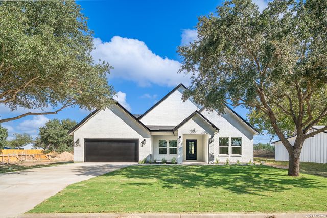 169 Pine Valley Dr, La Vernia, TX 78121
