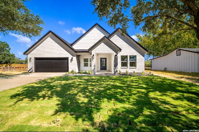 169 Pine Valley Dr, La Vernia, TX 78121