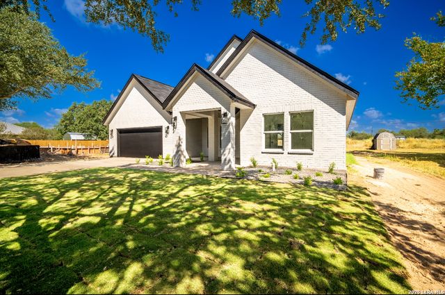 169 Pine Valley Dr, La Vernia, TX 78121