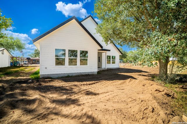 169 Pine Valley Dr, La Vernia, TX 78121