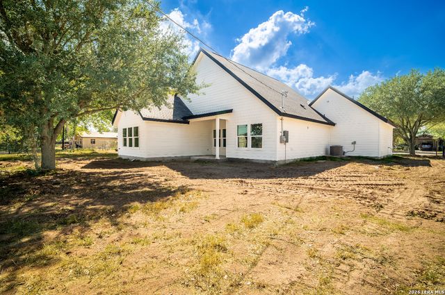 169 Pine Valley Dr, La Vernia, TX 78121