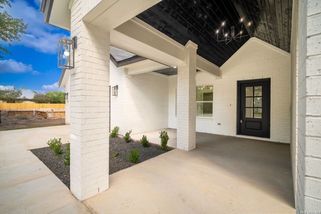 169 Pine Valley Dr, La Vernia, TX 78121