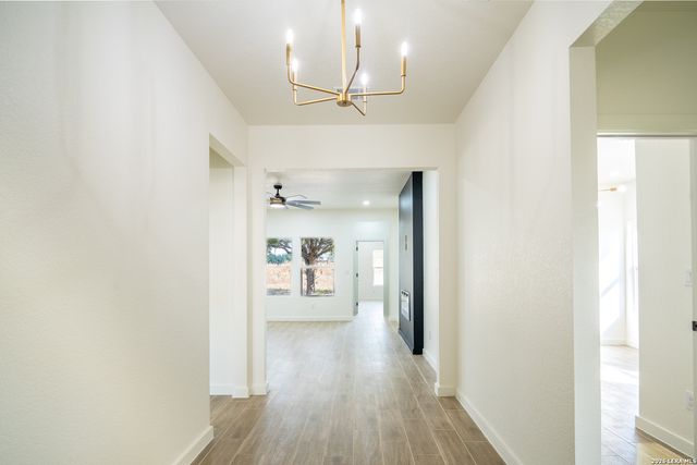 169 Pine Valley Dr, La Vernia, TX 78121