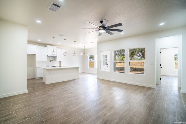 169 Pine Valley Dr, La Vernia, TX 78121