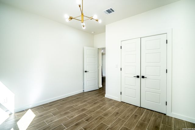 169 Pine Valley Dr, La Vernia, TX 78121