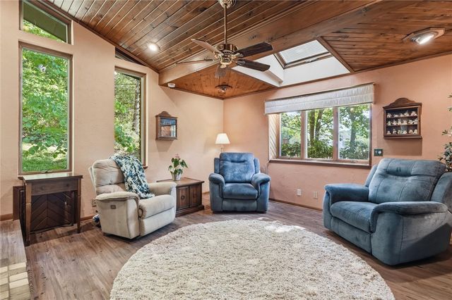 107 Jeanine Ct., Trafford, PA 15085