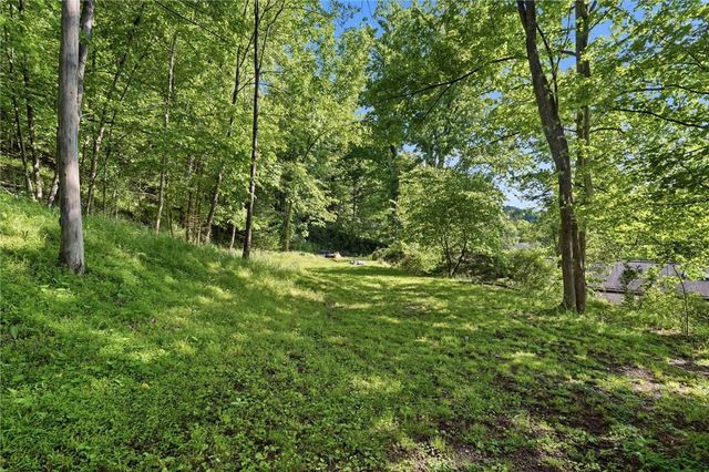 107 Jeanine Ct., Trafford, PA 15085