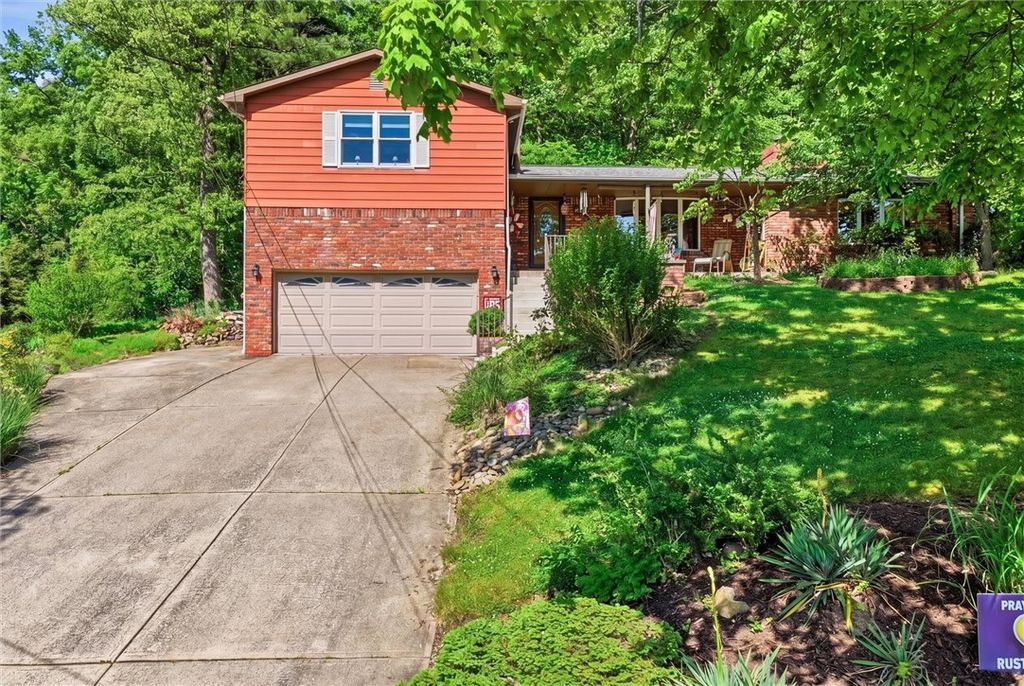 107 Jeanine Ct., Trafford, PA 15085
