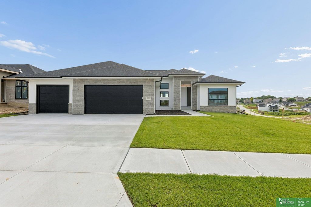 10809 S 219th Avenue, Gretna, NE 68028