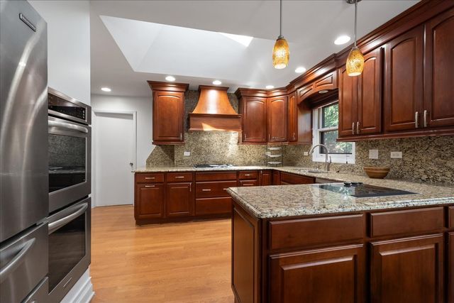 2821 Covert Road, Glenview, IL 60025