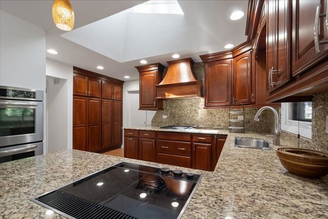 2821 Covert Road, Glenview, IL 60025