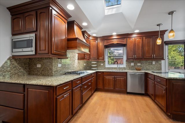 2821 Covert Road, Glenview, IL 60025