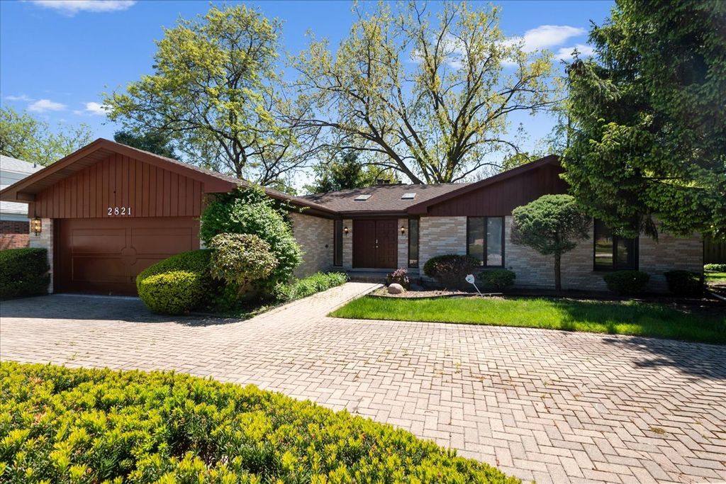 2821 Covert Road, Glenview, IL 60025